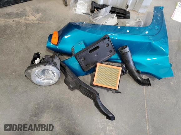 2020 Jeep Renegade Latitude with VIN ZACNJBBB9LPL91898, listed as a Copart auction lot 54888315 with 70,297 mi miles and Salvage title. Bid and sale history available at DreamBid. Image 13.
