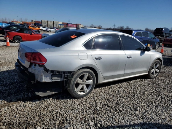 2012 Volkswagen Passat SE with VIN 1VWBP7A34CC045562, listed as a Copart auction lot 48710615 with 165,492 mi miles and Salvage Title. Bid and sale history available at carsss.com. Image 3.