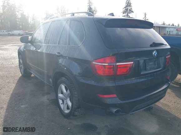 2011 BMW X5 35i with VIN 5UXZV4C57BL408907, listed as a IAAI auction lot 41807017 with 162,710 mi miles. Bid and sale history available at carsss.com. Image 3.