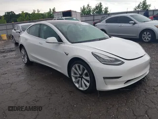 2018 Tesla Model 3 Long Range Battery z VIN 5YJ3E1EA2JF006519, wystawiony jako IAAI lot #42438263 z przebiegiem 113 052 mil mil oraz . Historia ofert i sprzedaży dostępna na DreamBid. Obrazek 1.