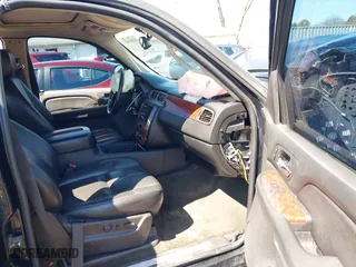 2007 Chevrolet Suburban LT with VIN 3GNFK16357G166135, listed as a IAAI auction lot 41880000 with 229,465 mi miles. Bid and sale history available at carsss.com. Image 5.