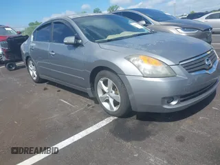 2008 Nissan Altima SE z VIN 1N4BL21E88N436802, wystawiony jako IAAI lot #42197865 z przebiegiem 173 898 mil mil oraz . Historia ofert i sprzedaży dostępna na DreamBid. Obrazek 1.