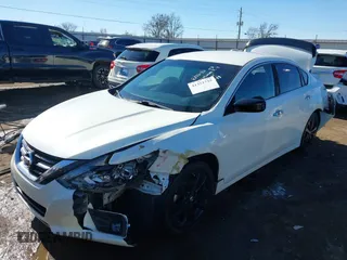 2017 Nissan Altima SV z VIN 1N4AL3AP6HC213060, wystawiony jako IAAI lot #41352725 z przebiegiem 163 692 mil mil oraz . Historia ofert i sprzedaży dostępna na DreamBid. Obrazek 2.