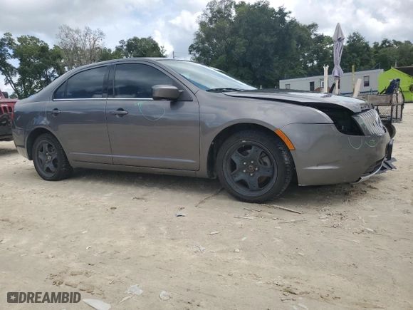 2010 Mercury Milan with VIN 3MEHM0HAXAR636042, listed as a Copart auction lot 70414394 with 118,524 mi miles and Salvage Title. Bid and sale history available at carsss.com. Image 4.