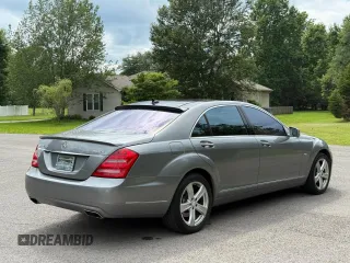 2012 Mercedes-Benz S 550 z VIN WDDNG9EB2CA453606, wystawiony jako Copart lot #60157245 z przebiegiem 95 461 mil mil oraz Czysty tytuł • Clean title. Historia ofert i sprzedaży dostępna na DreamBid. Obrazek 4.