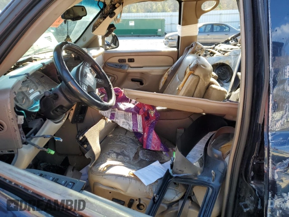 2004 GMC Yukon XL SLT with VIN 1GKEC16ZX4J107876, listed as a Copart auction lot 87132974 with 682,081 mi miles and Salvage Title. Bid and sale history available at carsss.com. Image 7.