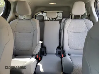2022 Toyota Sienna LE z VIN 5TDKRKEC0NS098044, wystawiony jako Copart lot #53619535 z przebiegiem 59 252 mil mil oraz Szkoda całkowita • Salvage title. Historia ofert i sprzedaży dostępna na DreamBid. Obrazek 10.