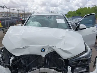 2019 BMW X5 xDrive40i z VIN 5UXCR6C54KLL63804, wystawiony jako IAAI lot #42189314 z przebiegiem Nie podano mil oraz . Historia ofert i sprzedaży dostępna na DreamBid. Obrazek 10.