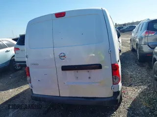 2015 Nissan NV200 S z VIN 3N6CM0KN5FK695956, wystawiony jako IAAI lot #41119598 z przebiegiem 274 775 mil mil oraz . Historia ofert i sprzedaży dostępna na DreamBid. Obrazek 16.