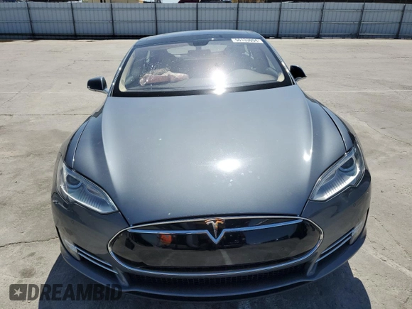 2013 Tesla Model S Performance с VIN 5YJSA1CP1DFP26946, выставлен на аукционе Copart как лот 50133094 с пробегом 80 045 миль миль и Списание • Salvage title. История ставок и продаж доступна на DreamBid. Изображение 5.