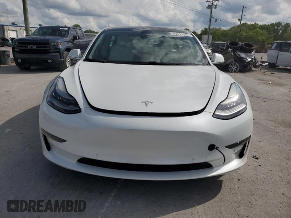 2019 Tesla Model 3 Mid Range z VIN 5YJ3E1EA5KF480188, wystawiony jako Copart lot #53817545 z przebiegiem 121 846 mil mil oraz Szkoda całkowita • Salvage title. Historia ofert i sprzedaży dostępna na DreamBid. Obrazek 5.