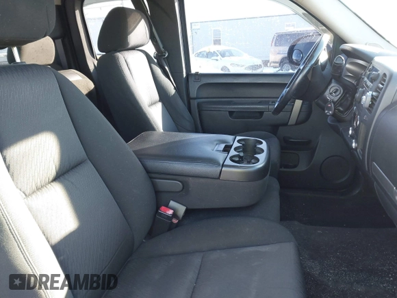 2010 Chevrolet Silverado 1500 LT with VIN 1GCSCSE00AZ153124, listed as a IAAI auction lot 41307647 with 174,991 mi miles and . Bid and sale history available at DreamBid. Image 5.