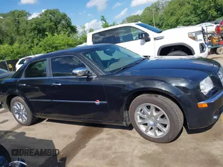 2007 Chrysler 300 C z VIN 2C3LA63H87H762789, wystawiony jako IAAI lot #42253938 z przebiegiem 133 172 mil mil oraz . Historia ofert i sprzedaży dostępna na DreamBid. Obrazek 14.