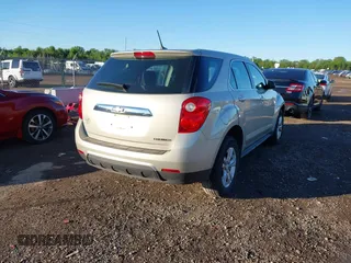 2013 Chevrolet Equinox LS z VIN 2GNALBEK0D1173231, wystawiony jako IAAI lot #42331429 z przebiegiem 282 203 mil mil oraz . Historia ofert i sprzedaży dostępna na DreamBid. Obrazek 4.