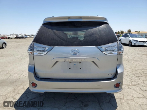 2015 Toyota Sienna SE z VIN 5TDXK3DC4FS632505, wystawiony jako Copart lot #63234885 z przebiegiem 86 847 mil mil oraz Czysty tytuł • Clean title. Historia ofert i sprzedaży dostępna na DreamBid. Obrazek 6.
