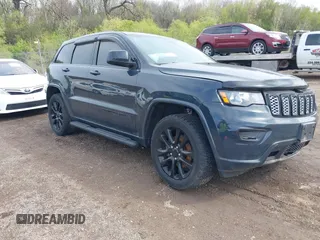 2017 Jeep Grand Cherokee Altitude z VIN 1C4RJFAG1HC840477, wystawiony jako IAAI lot #42158560 z przebiegiem 101 240 mil mil oraz . Historia ofert i sprzedaży dostępna na DreamBid. Obrazek 1.