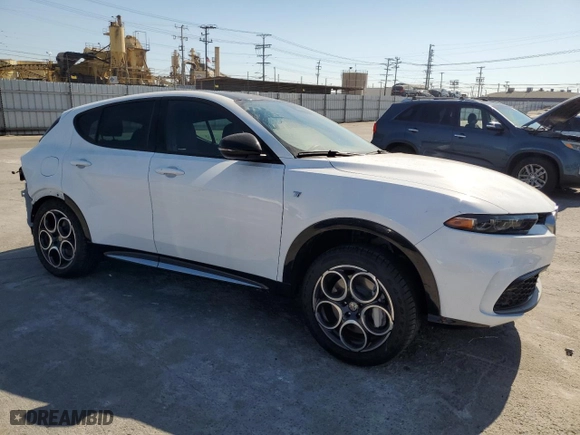 2024 Alfa Romeo Tonale Ti with VIN ZASPATCWXR3037330, listed as a Copart auction lot 72960834 with 6,253 mi miles and Salvage Title. Bid and sale history available at carsss.com. Image 4.