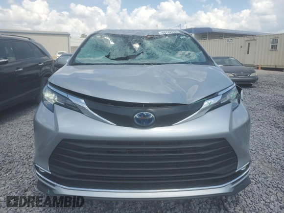 2022 Toyota Sienna XLE with VIN 5TDJRKEC3NS087440, listed as a Copart auction lot 55144735 with 35,050 mi miles and Salvage Title. Bid and sale history available at DreamBid. Image 5.