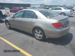 2006 Acura RL z VIN JH4KB16516C000770, wystawiony jako IAAI lot #42440843 z przebiegiem 358 425 mil mil oraz . Historia ofert i sprzedaży dostępna na DreamBid. Obrazek 3.