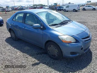 2008 Toyota Yaris z VIN JTDBT903084026231, wystawiony jako IAAI lot #42304611 z przebiegiem 198 242 mil mil oraz . Historia ofert i sprzedaży dostępna na DreamBid. Obrazek 1.