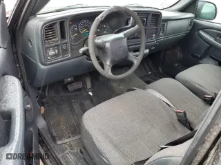 2000 Chevrolet Silverado 1500 with VIN 1GCEC14V0YE395868, listed as a Copart auction lot 46580585 with 208,942 mi miles and Clean Title. Bid and sale history available at carsss.com. Image 8.