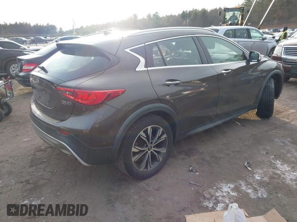 2017 Infiniti QX30 Luxury with VIN SJKCH5CR8HA034526, listed as a IAAI auction lot 41338947 with 67,166 mi miles. Bid and sale history available at carsss.com. Image 4.