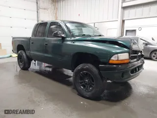 2000 Dodge Dakota Sport with VIN 1B7HG2AZ7YS777329, listed as a IAAI auction lot 41592831 with 204,067 mi miles. Bid and sale history available at carsss.com. Image 1.