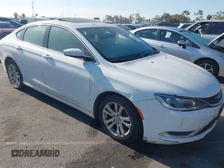 2015 Chrysler 200 Limited z VIN 1C3CCCAB9FN621503, wystawiony jako IAAI lot #42238642 z przebiegiem 128 397 mil mil oraz . Historia ofert i sprzedaży dostępna na DreamBid. Obrazek 1.