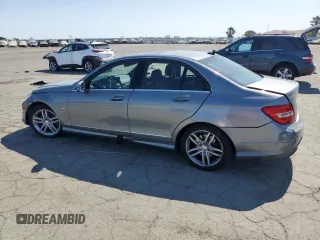 2012 Mercedes-Benz C 250 Sport z VIN WDDGF4HB1CA651815, wystawiony jako Copart lot #62311975 z przebiegiem 80 577 mil mil oraz Szkoda całkowita • Salvage title. Historia ofert i sprzedaży dostępna na DreamBid. Obrazek 2.