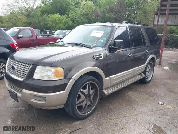2005 Ford Expedition Eddie Bauer with VIN 1FMFU175X5LA96811, listed as a IAAI auction lot 41942136 with 250,112 mi miles. Bid and sale history available at carsss.com. Image 2.