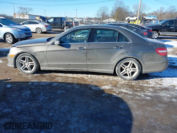 2011 Mercedes-Benz E-Class E 350 Luxury with VIN WDDHF8HB3BA348741, listed as a IAAI auction lot 41424618 with 117,306 mi miles. Bid and sale history available at carsss.com. Image 14.