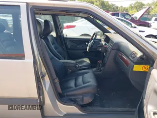 2000 Volvo V70 with VIN YV1LZ56D9Y2721437, listed as a IAAI auction lot 42455046 with 223,234 mi miles and . Bid and sale history available at DreamBid. Image 5.