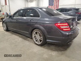 2013 Mercedes-Benz C 300 Sport z VIN WDDGF8AB1DR259700, wystawiony jako Copart lot #57857905 z przebiegiem 127 083 mil mil oraz Czysty tytuł • Clean title. Historia ofert i sprzedaży dostępna na DreamBid. Obrazek 2.