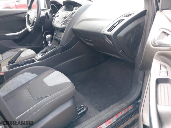 2015 Ford Focus ST with VIN 1FADP3L97FL334743, listed as a IAAI auction lot 41923997 with 200,549 mi miles. Bid and sale history available at carsss.com. Image 5.
