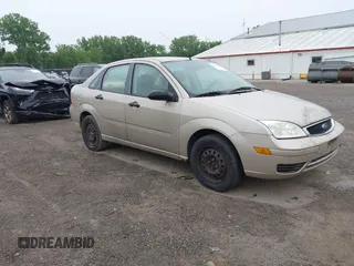 2007 Ford Focus S z VIN 1FAHP34N27W231422, wystawiony jako IAAI lot #42521488 z przebiegiem 113 296 mil mil oraz . Historia ofert i sprzedaży dostępna na DreamBid. Obrazek 1.