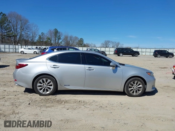 2013 Lexus ES 300h Hybrid with VIN JTHBW1GG1D2004549, listed as a IAAI auction lot 41660519 with 240,391 mi miles. Bid and sale history available at carsss.com. Image 13.