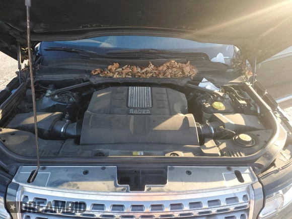 2014 Land Rover Range Rover Supercharged z VIN SALGS3TFXEA171133, wystawiony jako Copart lot #42797115 z przebiegiem 118 076 mil mil oraz Szkoda całkowita • Salvage title. Historia ofert i sprzedaży dostępna na DreamBid. Obrazek 12.