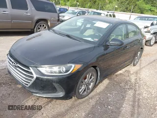 2017 Hyundai Elantra SE z VIN 5NPD84LFXHH191863, wystawiony jako IAAI lot #42272222 z przebiegiem 88 796 mil mil oraz . Historia ofert i sprzedaży dostępna na DreamBid. Obrazek 2.