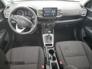 2022 Hyundai Venue SE z VIN KMHRB8A38NU141547, wystawiony jako Copart lot #49505085 z przebiegiem 25 347 mil mil oraz Tytuł czysty. Historia ofert i sprzedaży dostępna na DreamBid. Obrazek 8.
