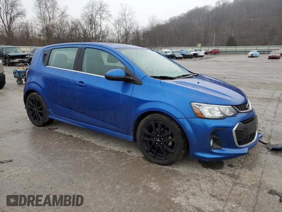 2018 Chevrolet Sonic LT z VIN 1G1JD6SB7J4102103, wystawiony jako Copart lot #85656674 z przebiegiem 29 877 mil mil oraz Szkoda całkowita • Salvage title. Historia ofert i sprzedaży dostępna na DreamBid. Obrazek 4.