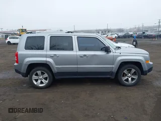 2017 Jeep Patriot High Altitude z VIN 1C4NJPFA9HD118354, wystawiony jako IAAI lot #41848700 z przebiegiem 82 624 mil mil oraz . Historia ofert i sprzedaży dostępna na DreamBid. Obrazek 13.