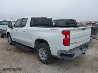 2019 Chevrolet Silverado 1500 LT with VIN 1GCRYDED7KZ349058, listed as a IAAI auction lot 41568500 with 115,928 mi miles. Bid and sale history available at carsss.com. Image 3.