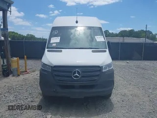 2021 Mercedes-Benz Sprinter Cargo with VIN W1Y4ECHY0MT073349, listed as a IAAI auction lot 39699453 with 136,101 mi miles and . Bid and sale history available at carsss.com. Image 13.