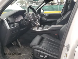 2021 BMW X5 xDrive40i z VIN 5UXCR6C08M9F27126, wystawiony jako Copart lot #51867935 z przebiegiem 16 951 mil mil oraz Szkoda całkowita • Salvage title. Historia ofert i sprzedaży dostępna na DreamBid. Obrazek 7.