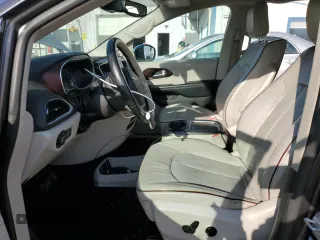 2017 Chrysler Pacifica Limited with VIN 2C4RC1GG2HR836062, listed as a Copart auction lot 50992405 with 135,333 mi miles and Salvage Title. Bid and sale history available at DreamBid. Image 7.