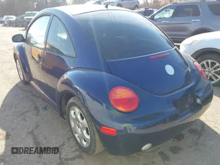 2002 Volkswagen Beetle GLS z VIN 3VWCB21CX2M432877, wystawiony jako IAAI lot #41605027 z przebiegiem Nie podano mil oraz . Historia ofert i sprzedaży dostępna na DreamBid. Obrazek 3.