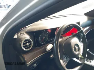 2017 Mercedes-Benz E 300 Luxury с VIN WDDZF4KB3HA177441, выставлен на аукционе IAAI как лот 41143481 с пробегом 35 468 миль миль и . История ставок и продаж доступна на DreamBid. Изображение 7.