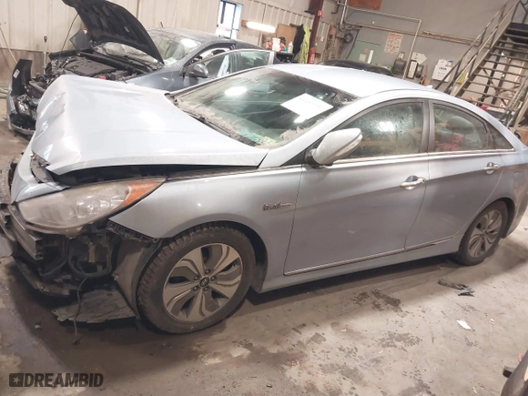 2013 Hyundai Sonata Hybrid Limited with VIN KMHEC4A44DA072580, listed as a IAAI auction lot 41489951 with 166,483 mi miles. Bid and sale history available at carsss.com. Image 15.