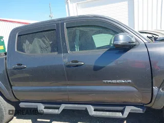 2017 Toyota Tacoma SR5 with VIN 5TFAZ5CN7HX033594, listed as a IAAI auction lot 41881117 with 86,676 mi miles and . Bid and sale history available at DreamBid. Image 13.