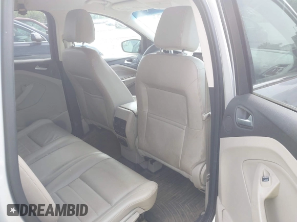 2014 Ford Escape SE z VIN 1FMCU9GX3EUB83978, wystawiony jako IAAI lot #42509549 z przebiegiem 121 388 mil mil oraz . Historia ofert i sprzedaży dostępna na DreamBid. Obrazek 8.